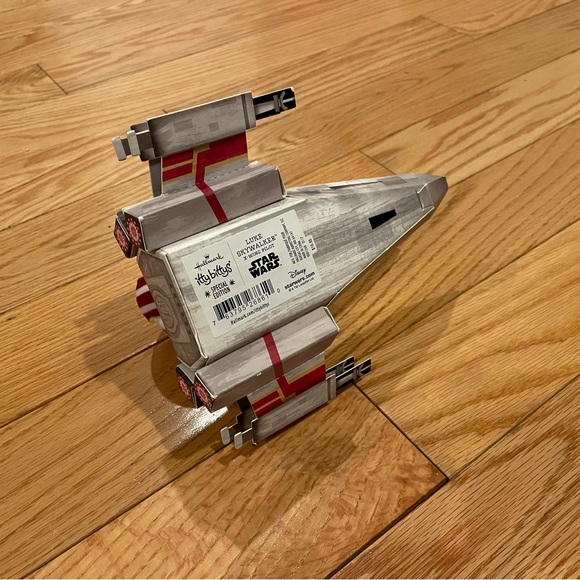 Hallmark Itty Bitty Luke Skywalker X - Wing pilot Special 40th Anniversary Ed - Picture 6 of 6